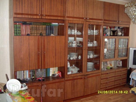 Продам стенку БУ из трех секций
