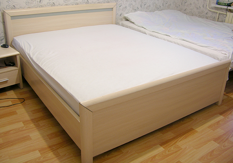 Продам кровать с матрасом БУ в Минске