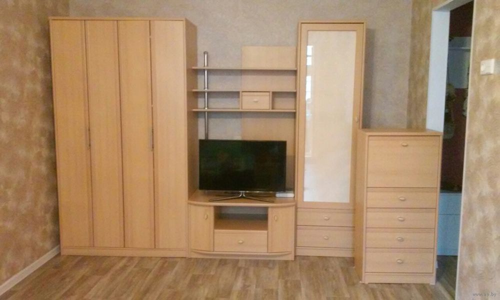 Продаю польскую мебель БУ — секцию-горку — в Минске
