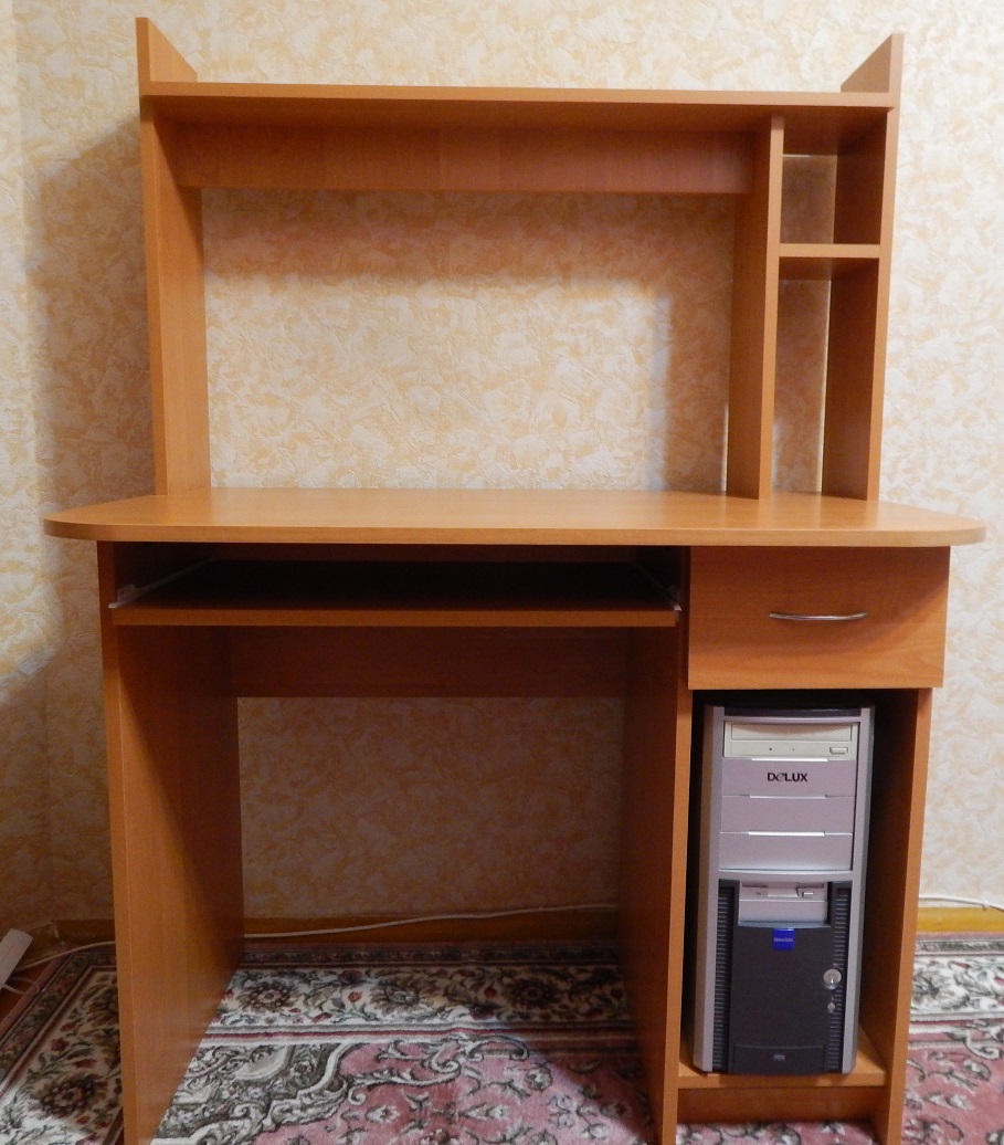 Продаю стол компьютерный БУ в Минске