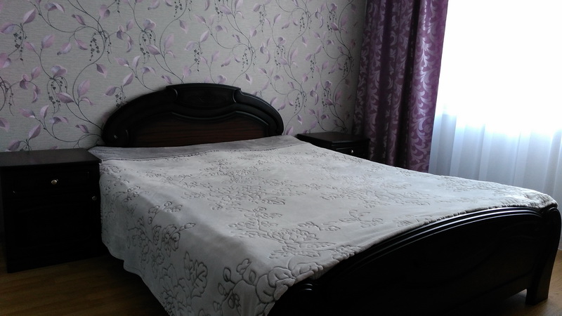 Продаю кровать, тумбочки и зеркало БУ в Минске