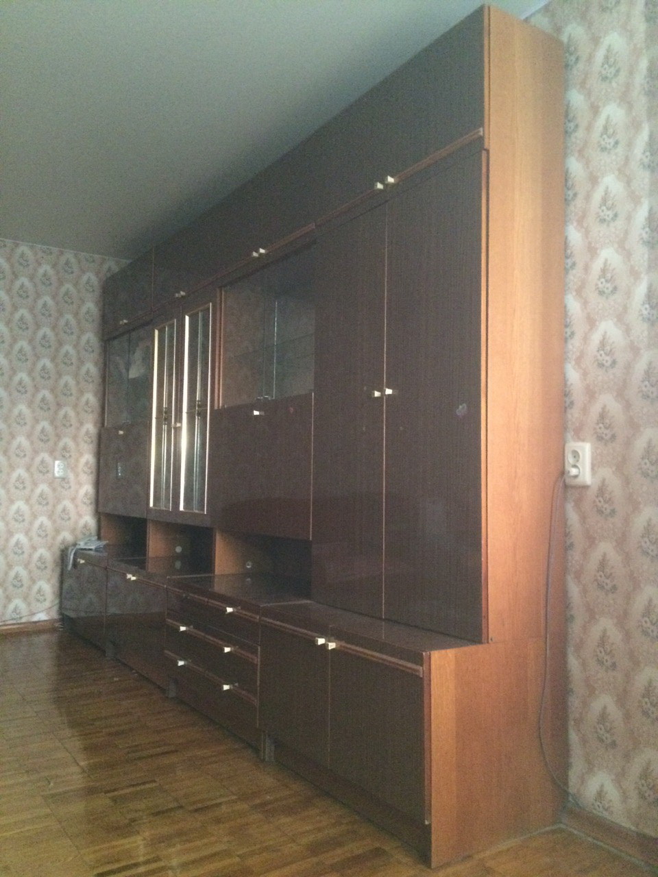 Продаю в Минске секцию мебельную БУ