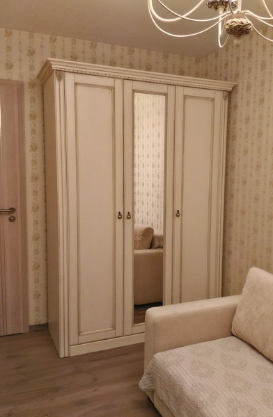 Продам шкаф, витрины, тумбу ТВ Классика БУ в Минске