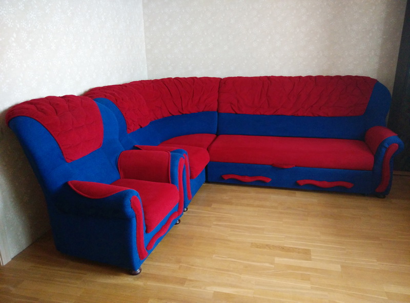 Продам сине-красный угловой диван и кресло БУ в Минске