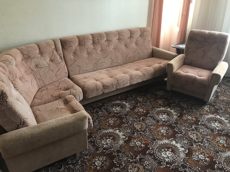 Продам БУ угловой диван с креслом в Барановичах