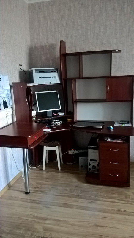 Продаю большой компьютерный стол БУ в Боровлянах