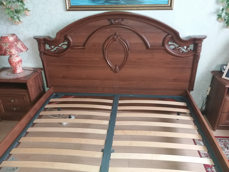 Продам кровать двухспальную ЕВРОПА БУ в Минске (ПРОДАНО)