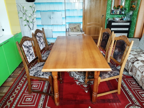 Продаю Стол и Стулья из массива БУ в Бобруйске