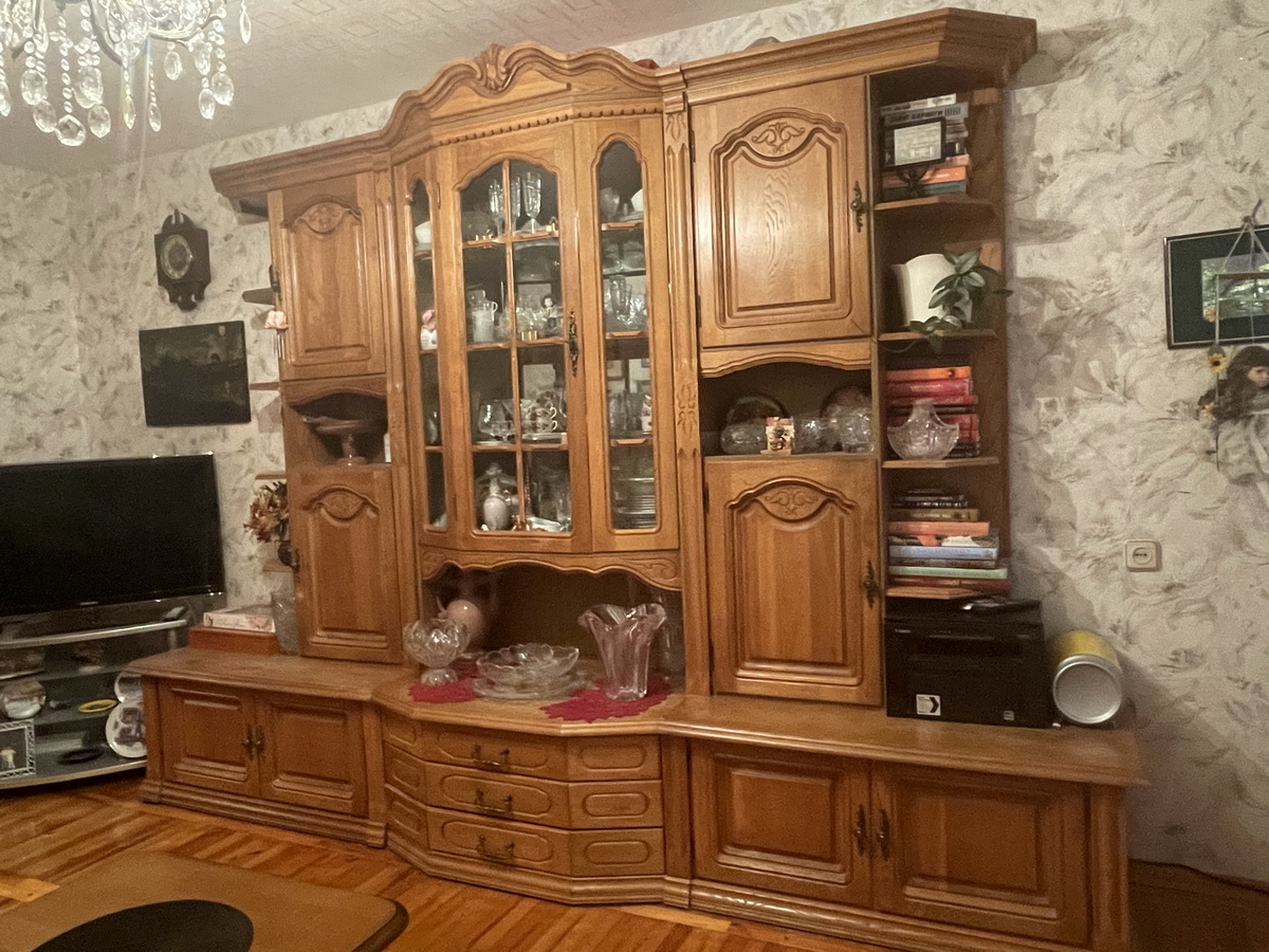 Стенка сплошная из массива дуба, Молодечномебель