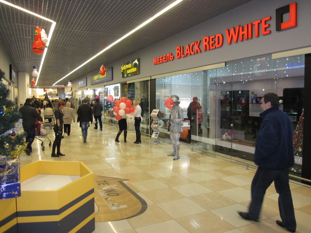 Фирменный магазин Black Red White в Бресте на Варшавском шоссе