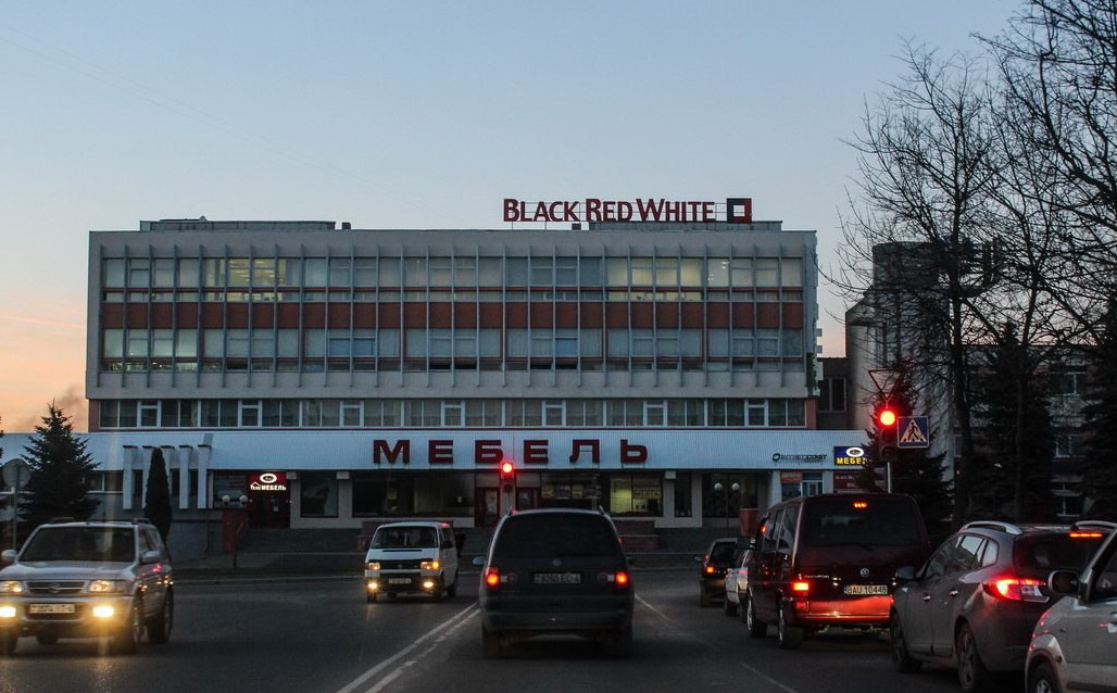 Фирменный магазин Black Red White в Гродно на Богуцкого